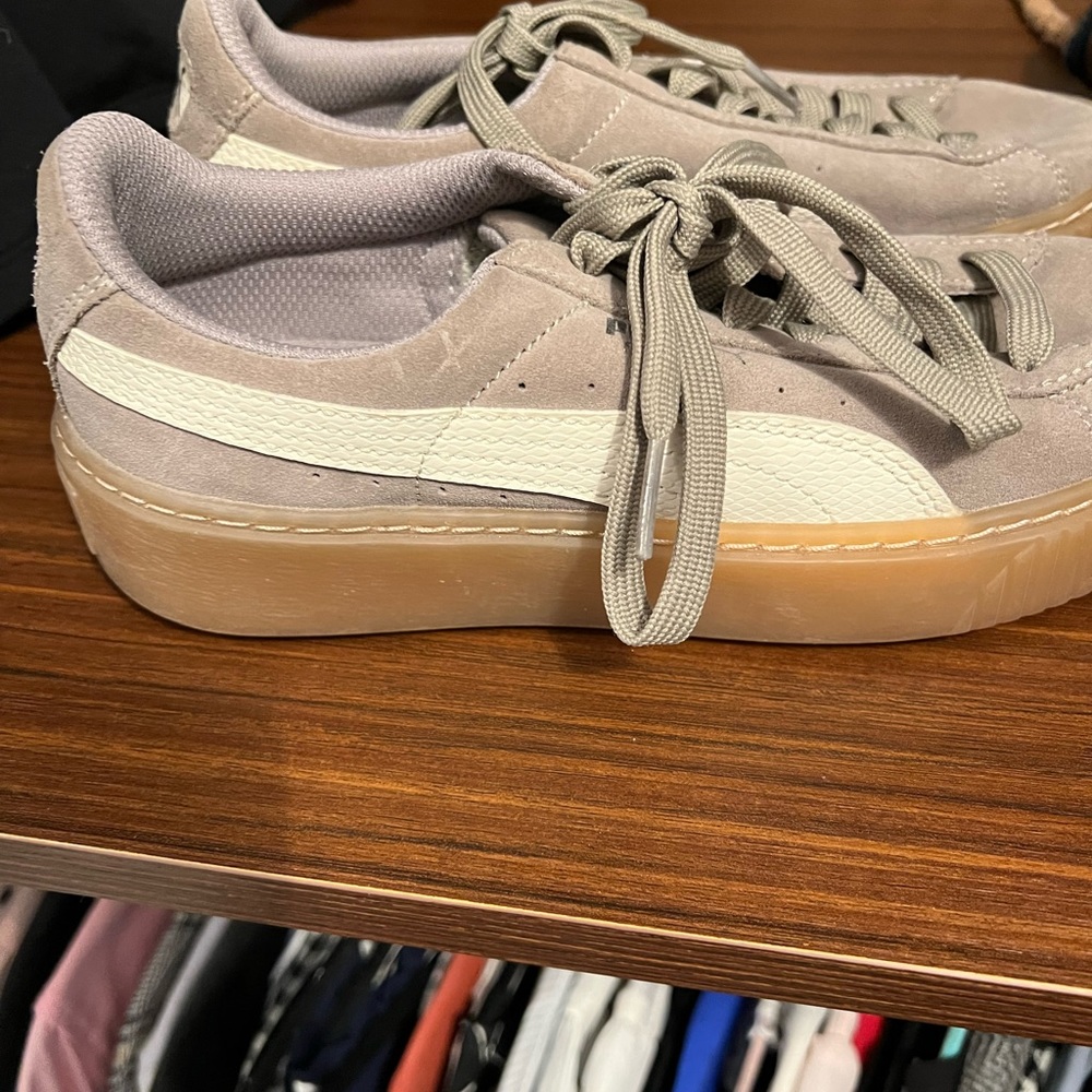 Women’s Puma Sneakers - Size 5 - Like New